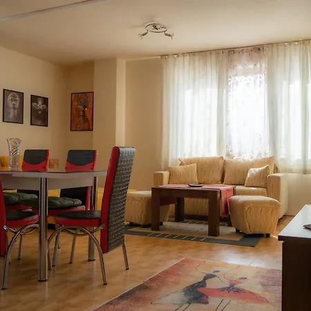 дени Апартаменты *