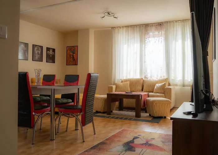 дени Apartment *